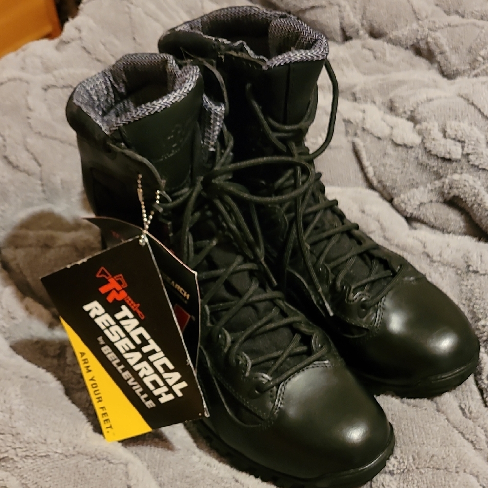 Black High-Top Tactical Boots with Sturdy Sole 8.5 W